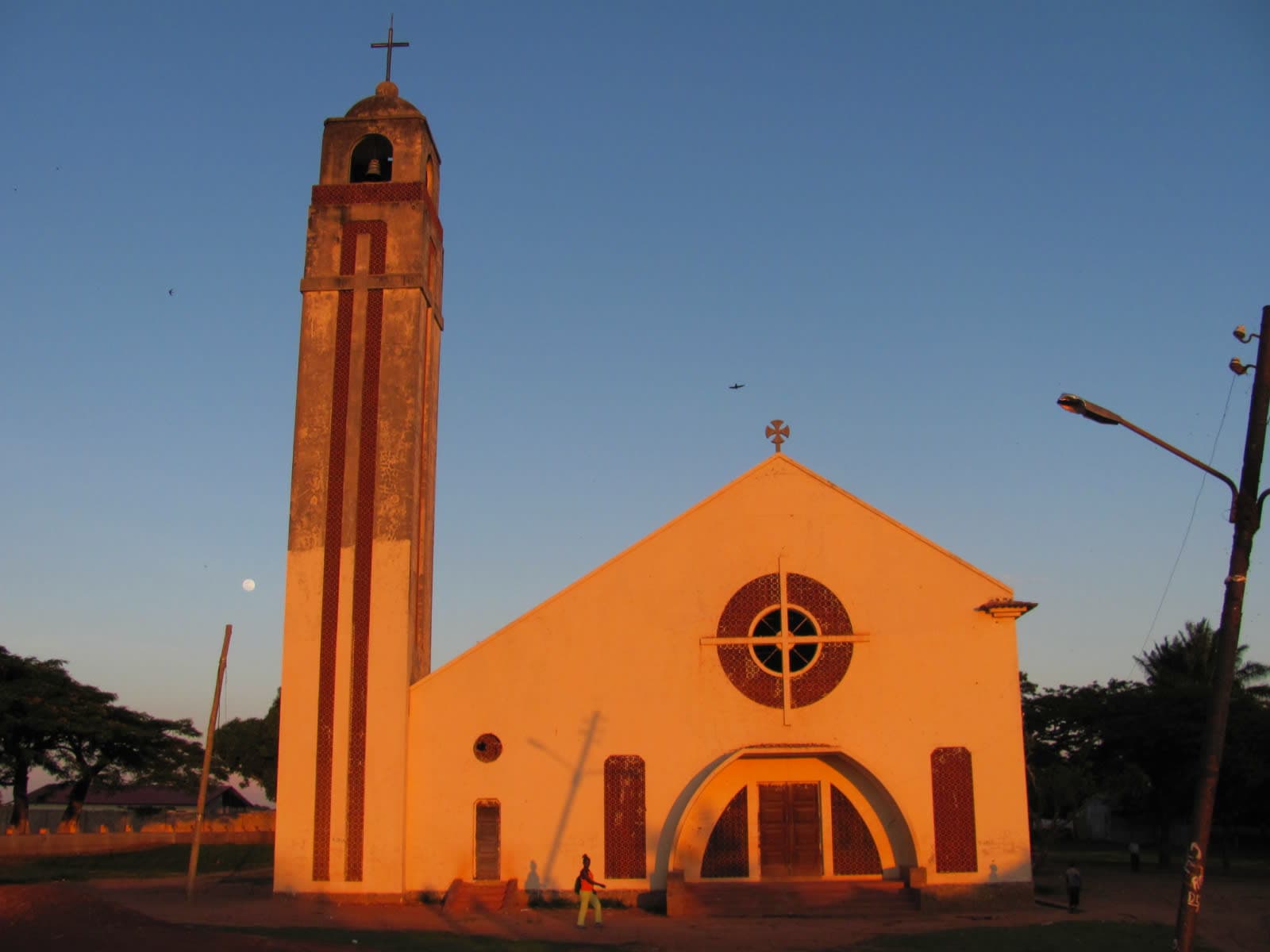 Luena, Porta do Leste